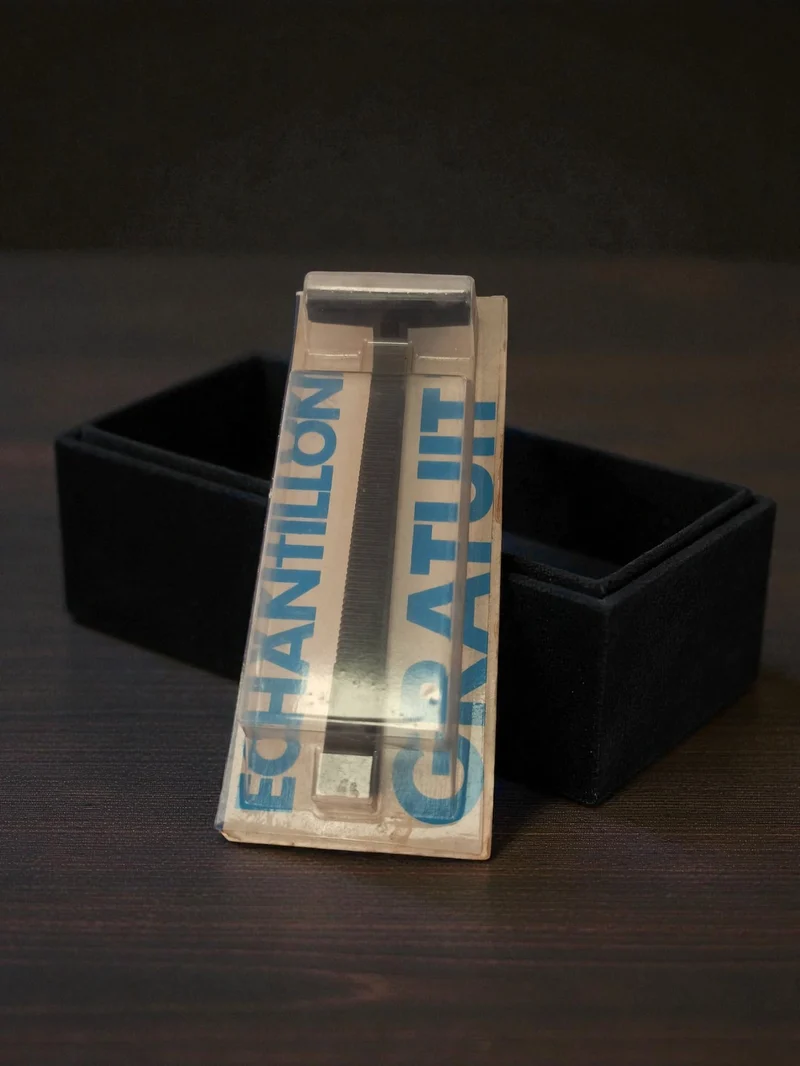 Rasoir vintage ancien années 1960 rétro, collection, échantillon gratuit rare
