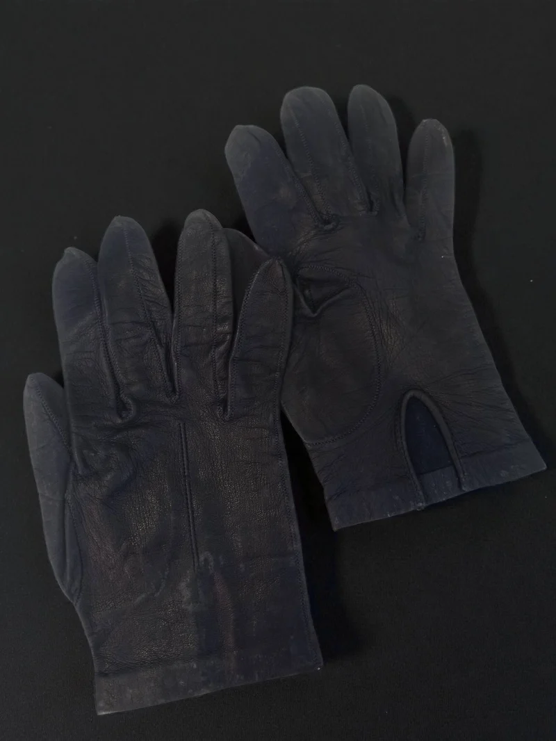 Paire de gants vintage cuir noir ancien rétro années 1950 accessoire mode