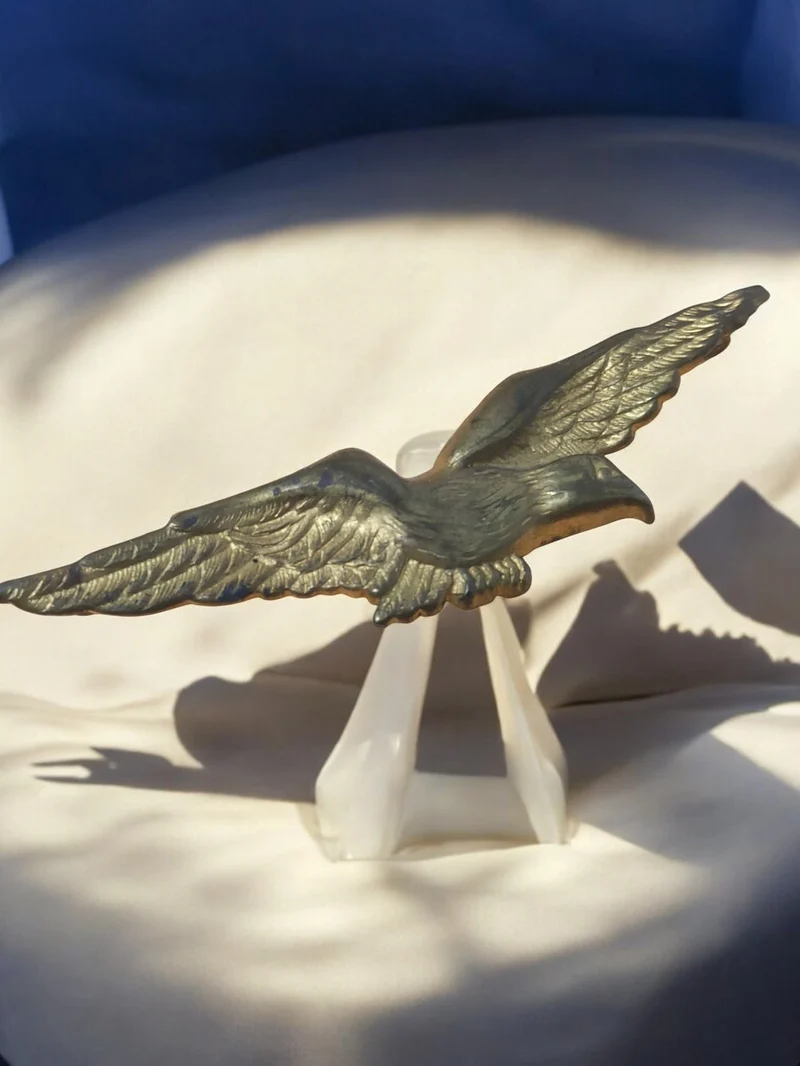 Insigne ancien Armée de l?air France aigle aviation vintage métal doré