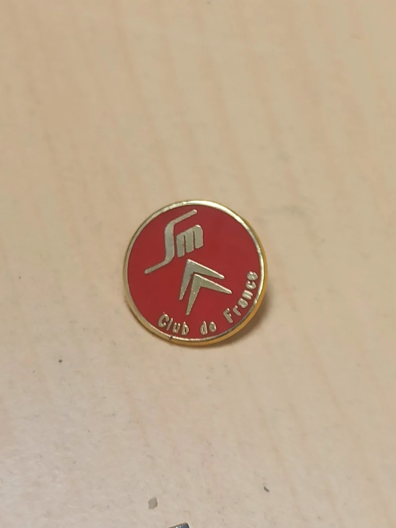 Pin's Citroën SM Club de France vintage badge rétro années 80 rouge