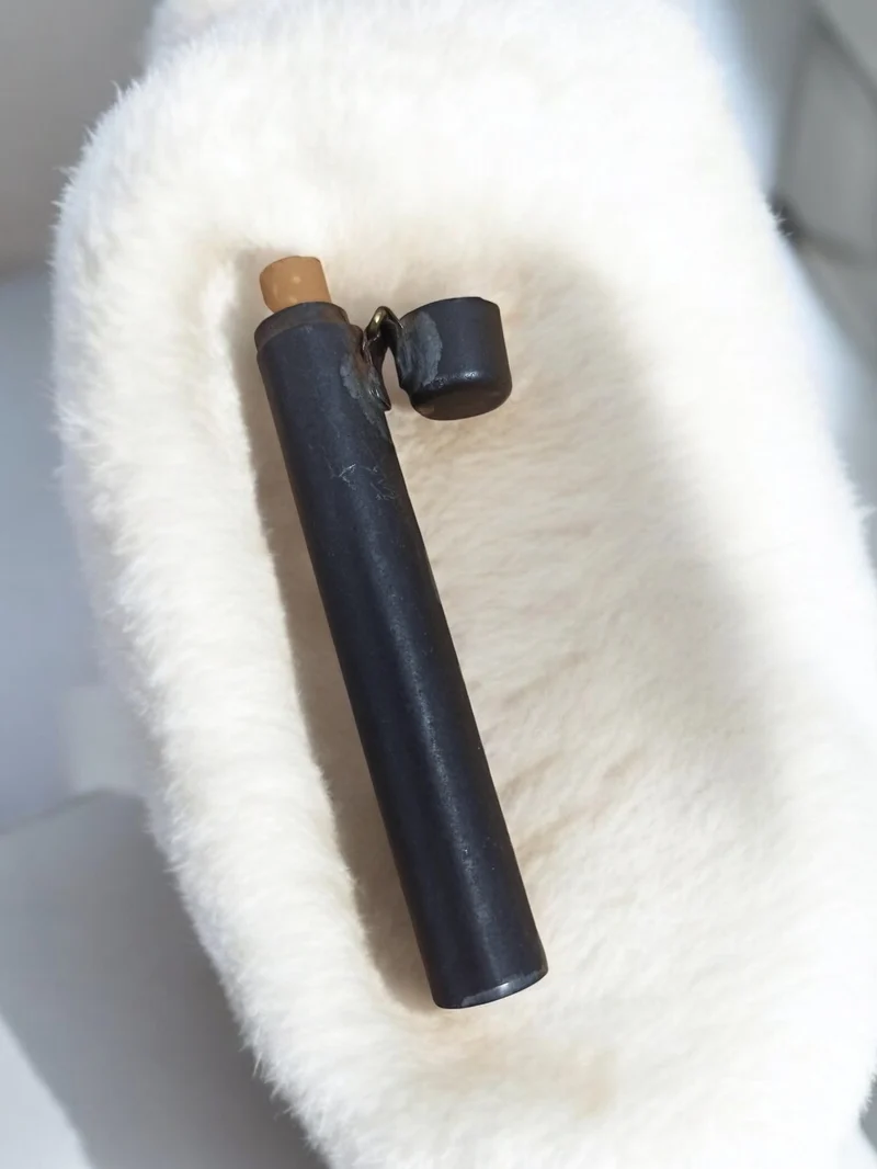 Étui à cigarette ancien militaire vintage, tube noir rétro soldat WW