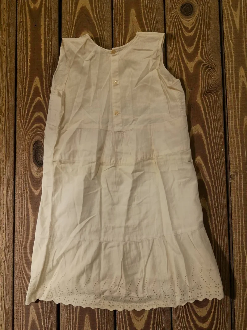 Robe vintage brodée petite taille années 1920 ancienne rétro collection femme