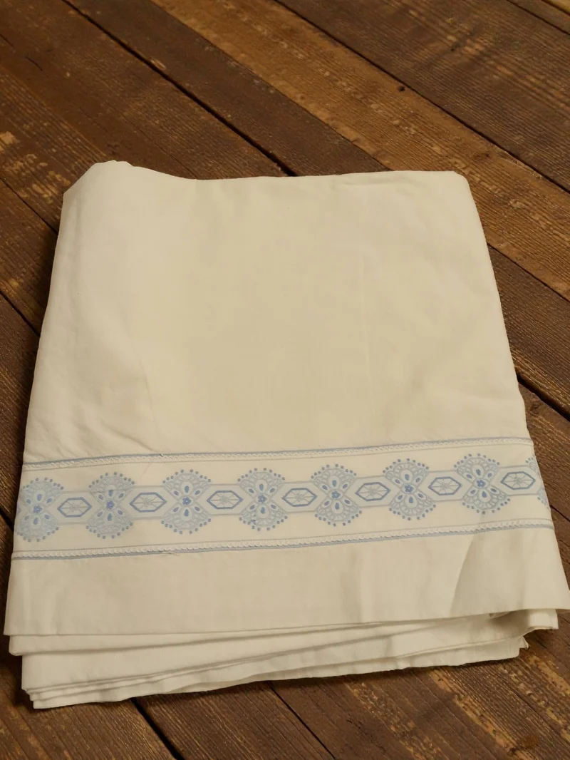 Rare drap de lit ancien brodé ancres fin XIXe vintage rétro collection linge