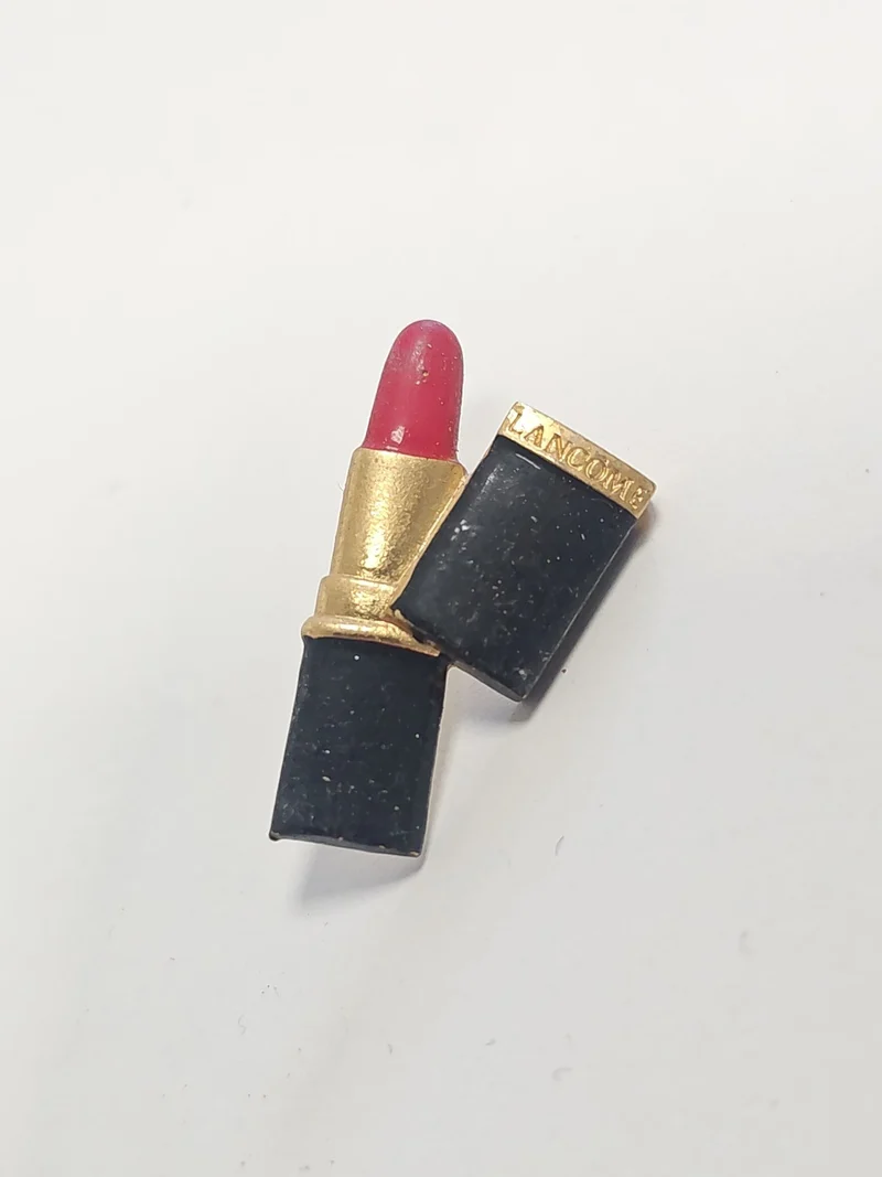 Pin's ancien Lancome vintage rétro pour collectionneur, objet publicitaire rare