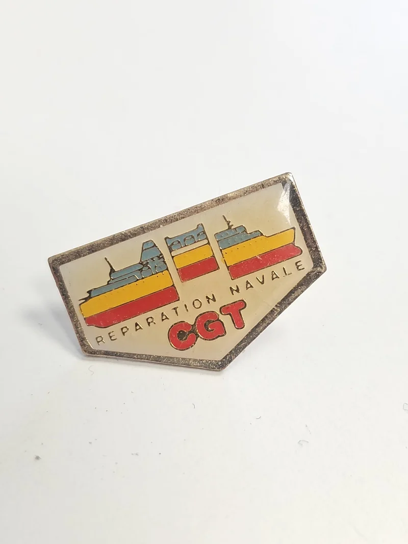 Pin's ancien CGT réparation navale, badge rétro syndicat maritime vintage France