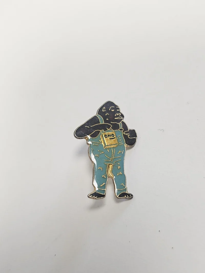 Pin's rétro ancien lessive OMO publicitaire vintage collection années 80 90