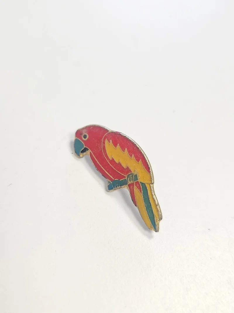 Pin's perroquet ancien rétro, badge vintage collection oiseau exotique coloré