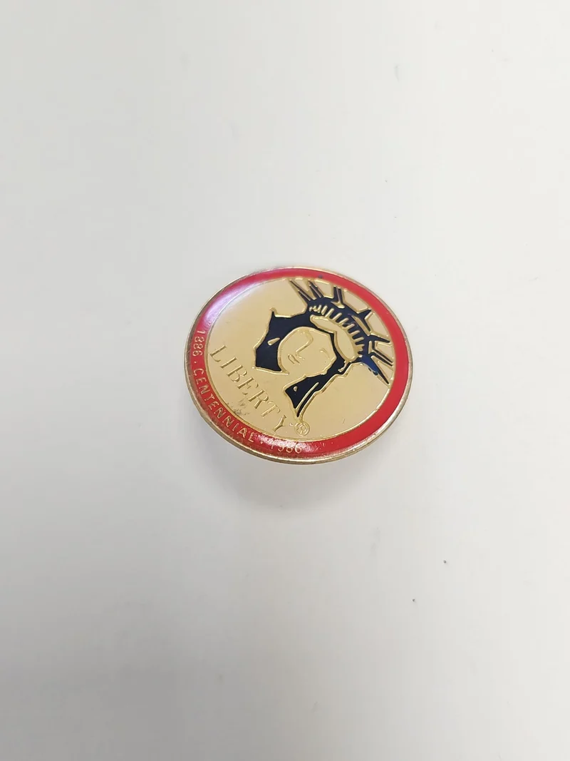 Pin's rétro ancien Liberty collection badge vintage pour amateur objets anciens