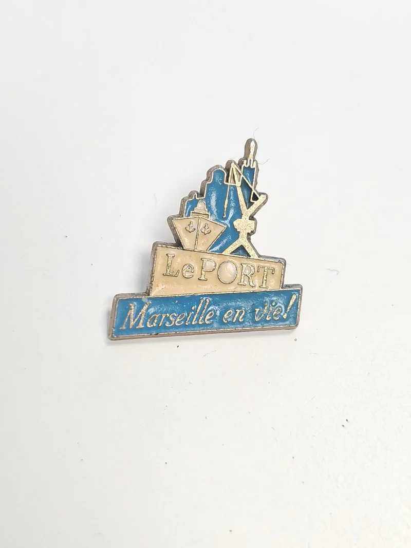 Pin's ancien rétro Le Port Marseille ? badge collection vintage France rare