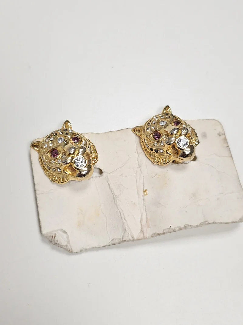 Paire de boucles d?oreilles anciennes vintage en métal doré et strass rétro