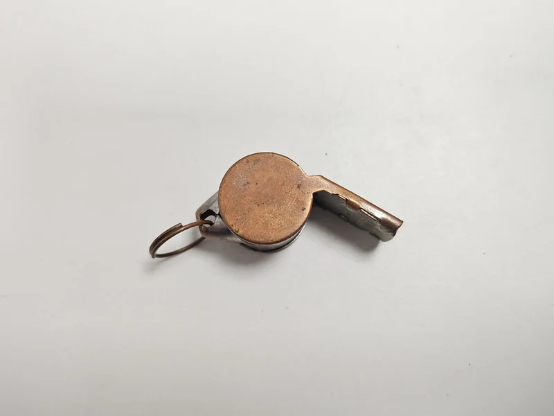 Sifflet ancien vintage petit format pour collectionneur objet rétro authentique