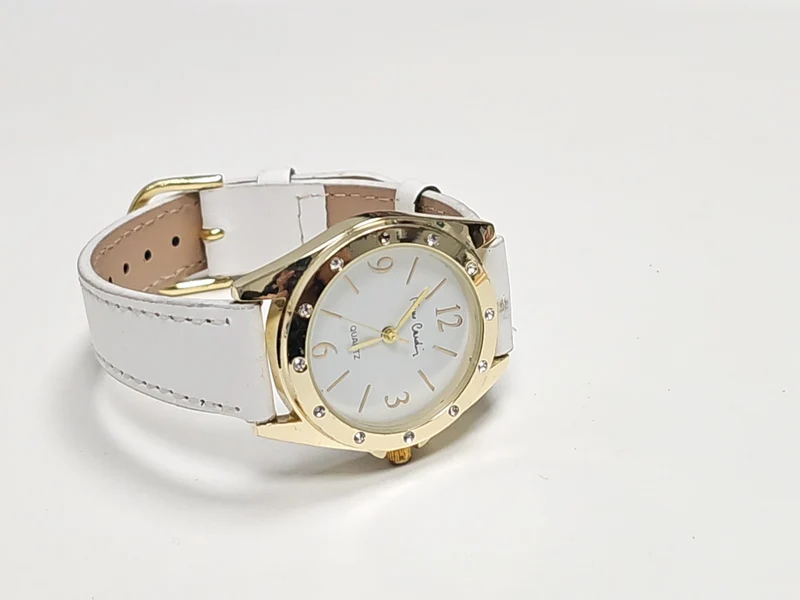 Montre pour femme Pierre Cardin élégante, montre-bracelet marque française occas