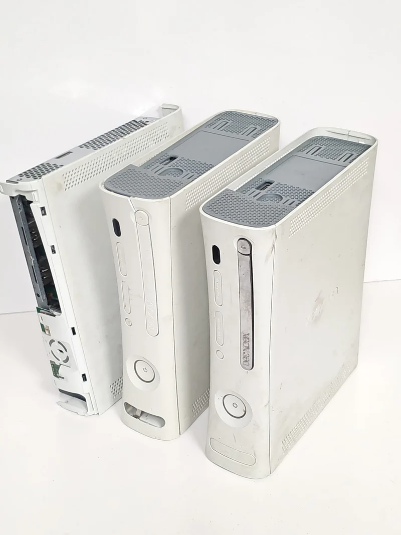 Lot 3 consoles Xbox 360 HS pour pièces détachées à réparer Microsoft Xbox