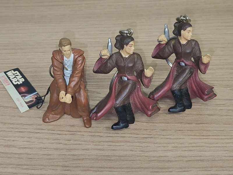 Lot 3 porte-clés Star Wars personnages films saga accessoires geek fans