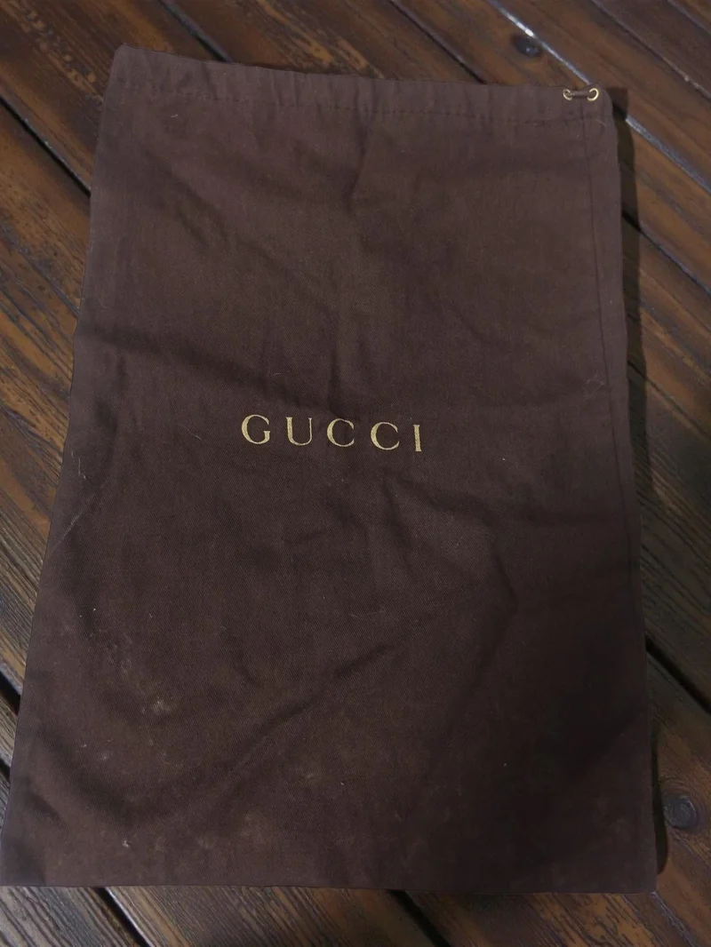 Petit sac publicitaire Gucci authentique, accessoire promotionnel de la marque