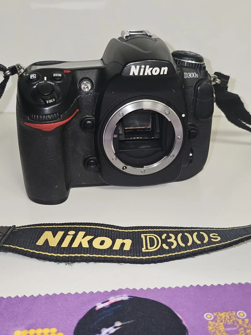 Nikon D300s Reflex numérique en panne (ERR) vendu sans batterie ni chargeur