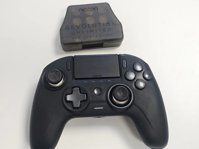 Manette Nacon Revolution Unlimited Pro sans fil noire pour PS4 BB4462 pour piece