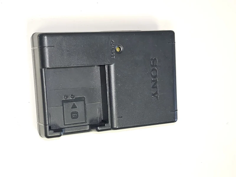 Chargeur Sony BC-CSGB pour batterie caméscope Handycam série M authentique