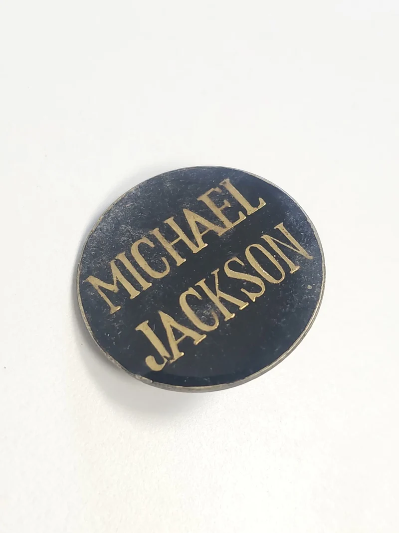 Pin's rétro ancien Mickael Jackson, badge collector vintage pop culture années 8