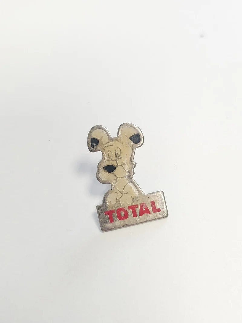Pin's vintage Total Idéfix ancien ? badge rétro collection dessin animé Gaulois