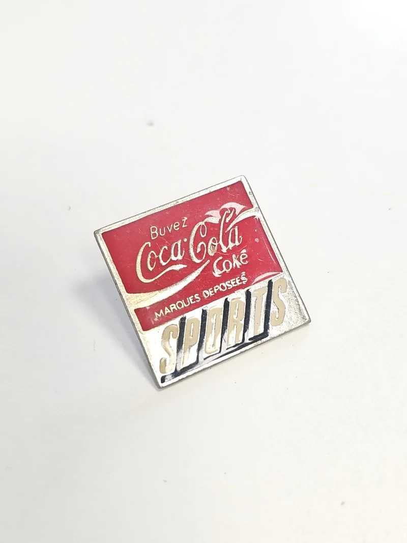 Pin's publicitaire rétro Coca Cola ancien collection vintage boisson soda badge