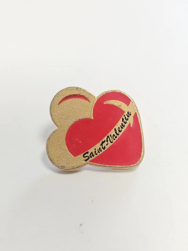 Pin's ancien rétro Saint Valentin c?ur amour ? badge collection vintage original