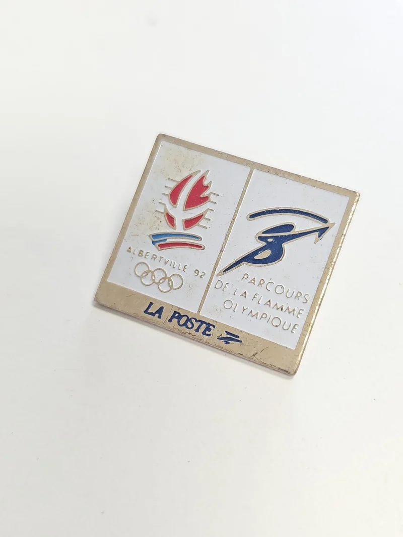 Pin's ancien La Poste Jeux Olympiques vintage ? badge rétro collection philatéli