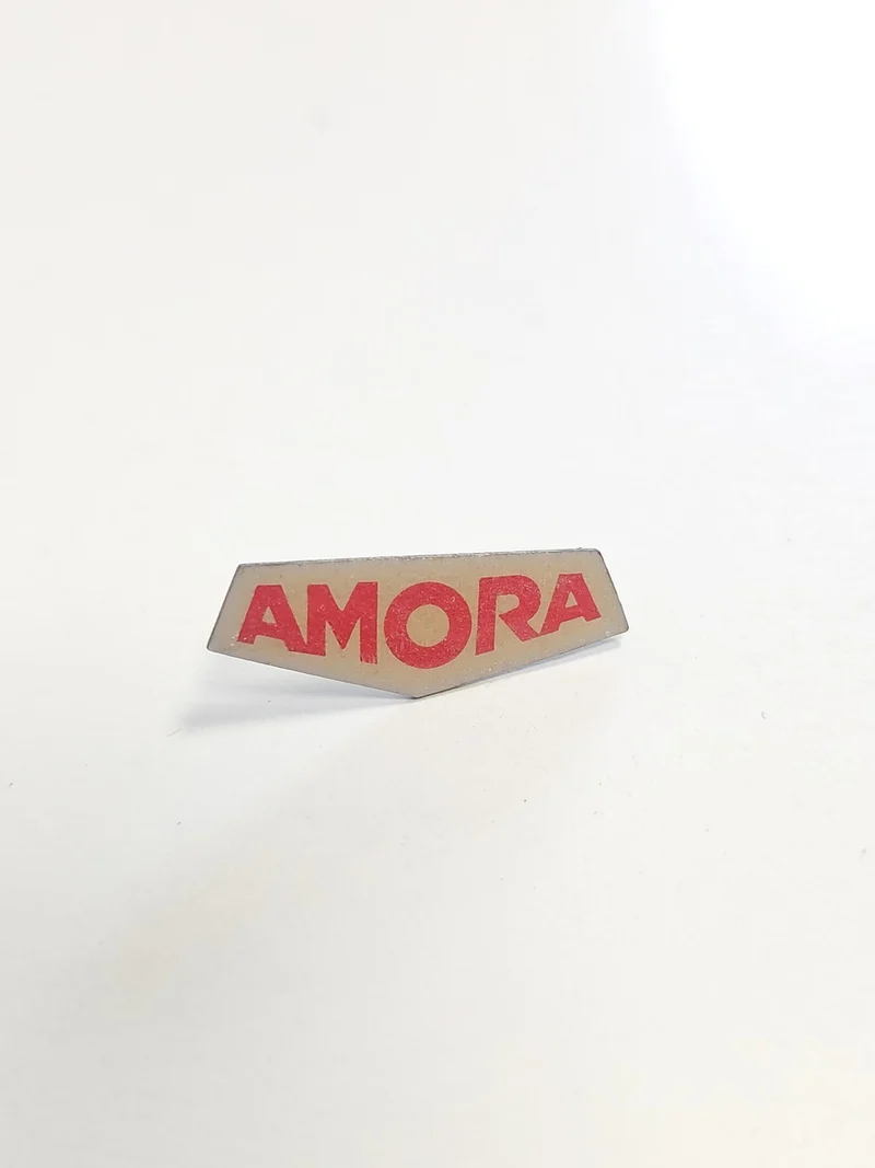 Pin's rétro ancien Amora moutarde, badge publicitaire collection vintage France