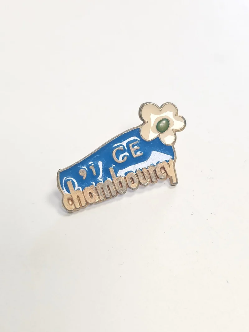 Pin's publicitaire rétro Chambourcy ancien, badge vintage collection années 80