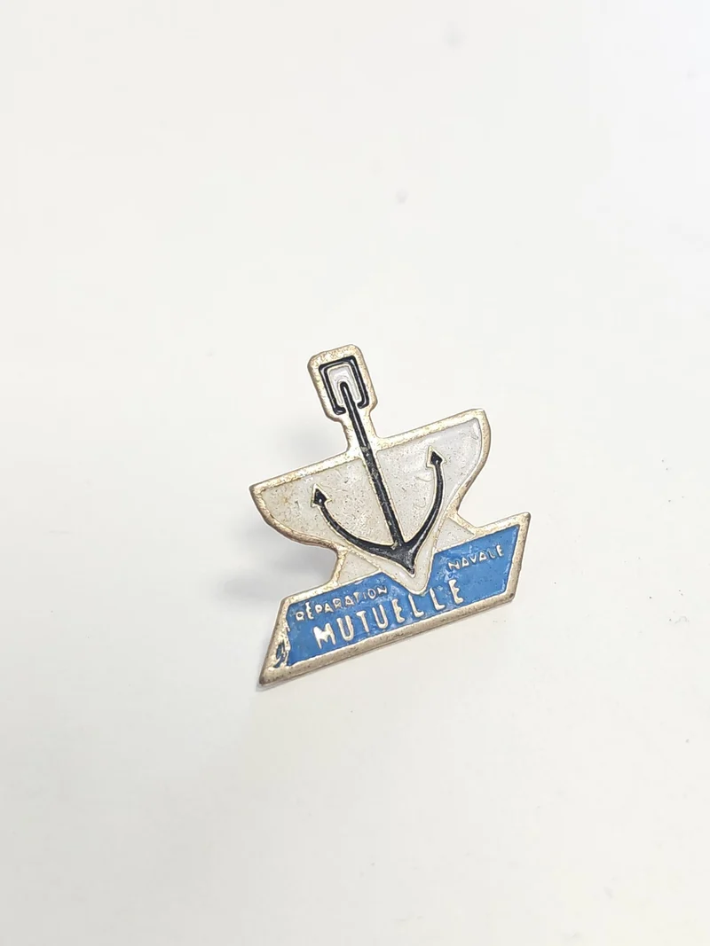 Pin's ancien rétro réparation navale mutuelle badge vintage collection marine