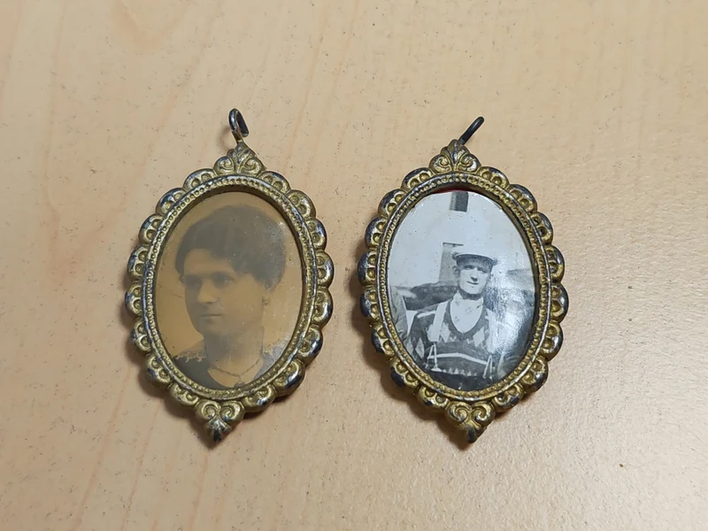 Lot 2 pendentifs portraits anciens vintage cabinet de curiosités collection déco