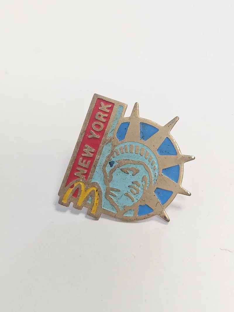 Pin's vintage McDonald's New York ancien badge rétro collection fast-food USA