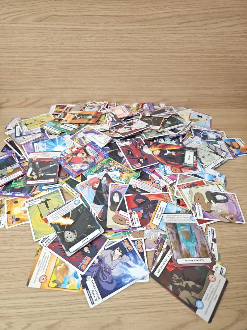 Gros lot de cartes Naruto à trier