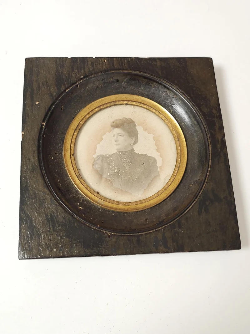 Cadre mortuaire ancien vintage, souvenir funéraire rétro pour collectionneurs dé