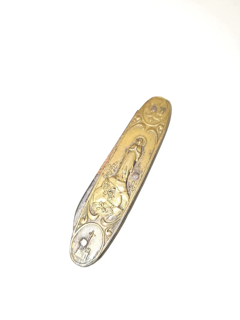Ancien objet religieux gravé vintage, art sacré, collection, décoration rétro