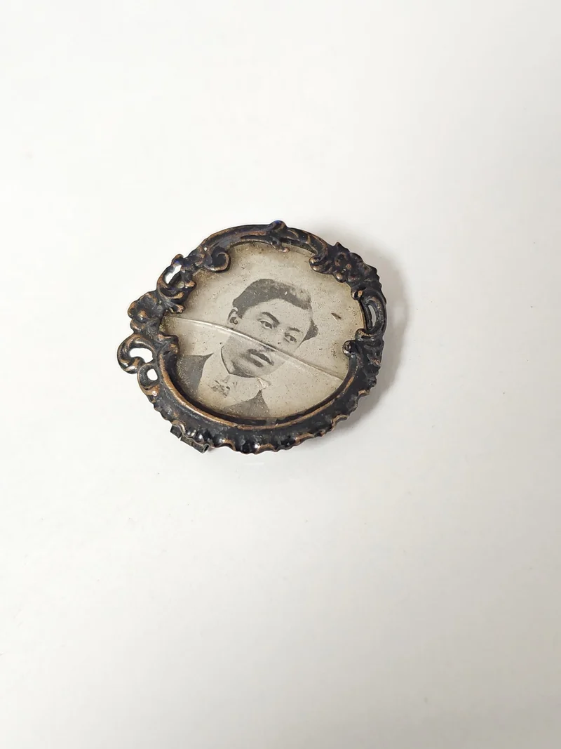 Broche mortuaire ancienne vintage, curiosité funéraire, collection cabinet rare