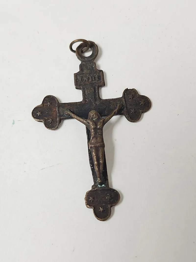 Croix catholique ancienne pendentif vintage religieux rétro collection France