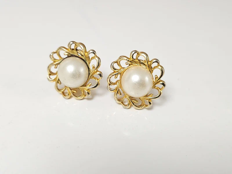 Paire de boucles d?oreilles vintage ancienne rétro pour collectionneur ou amateu