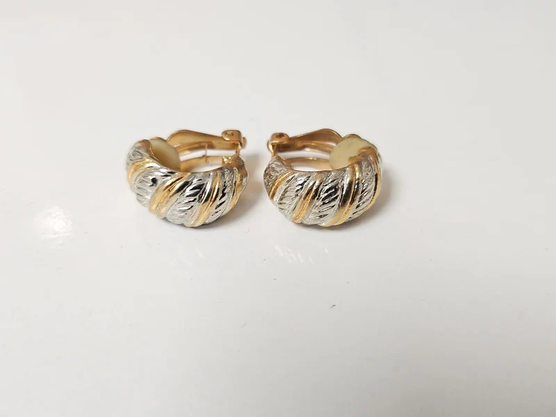 Paire de boucles d?oreilles anciennes vintage rétro pour collection ou décoratio