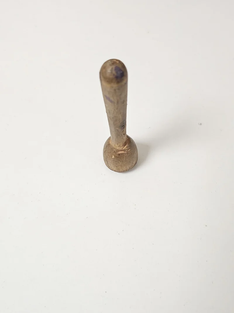 Tampon en bois ancien vintage, objet rétro pour collection ou décoration bureau