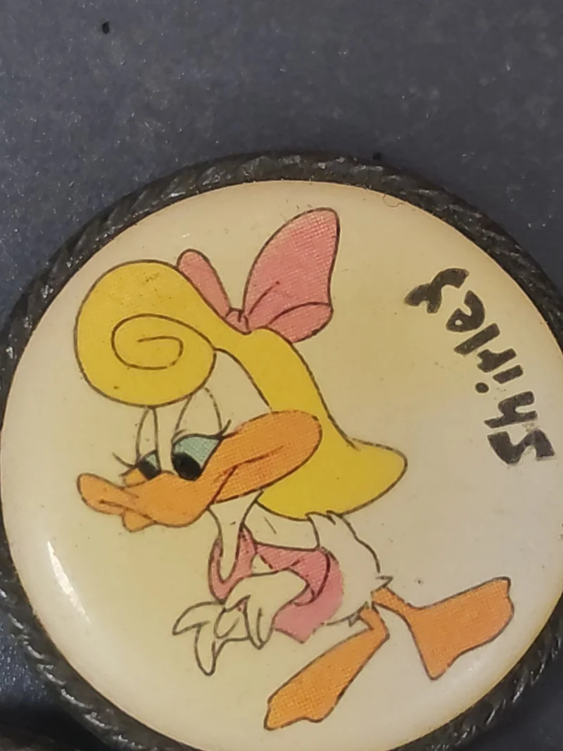 Pin's ancien Disney Shirley rétro collection vintage badge broche rare occasion