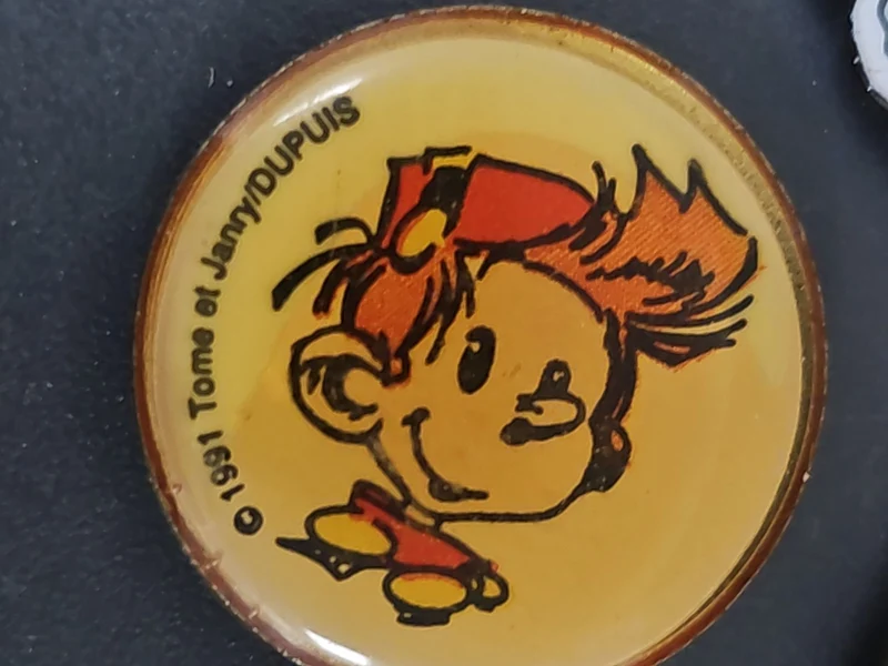 Pin's ancien Spirou vintage rétro collection bande dessinée BD personnage rare