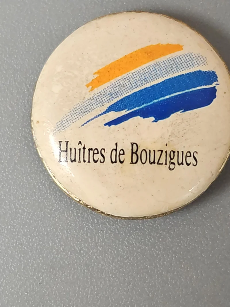 Pin's rétro ancien Huitres de Bouzigues badge collection coquillage France vinta