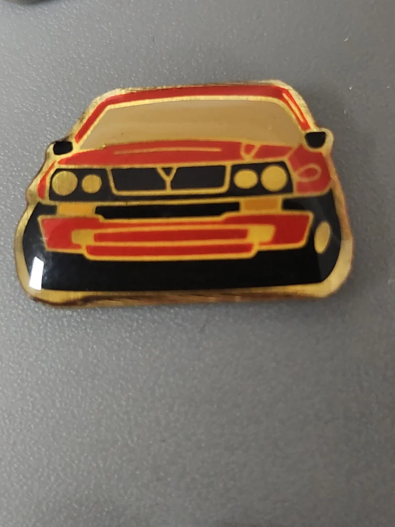 Pin?s ancien voiture rétro, badge collection vintage auto pour passionnés