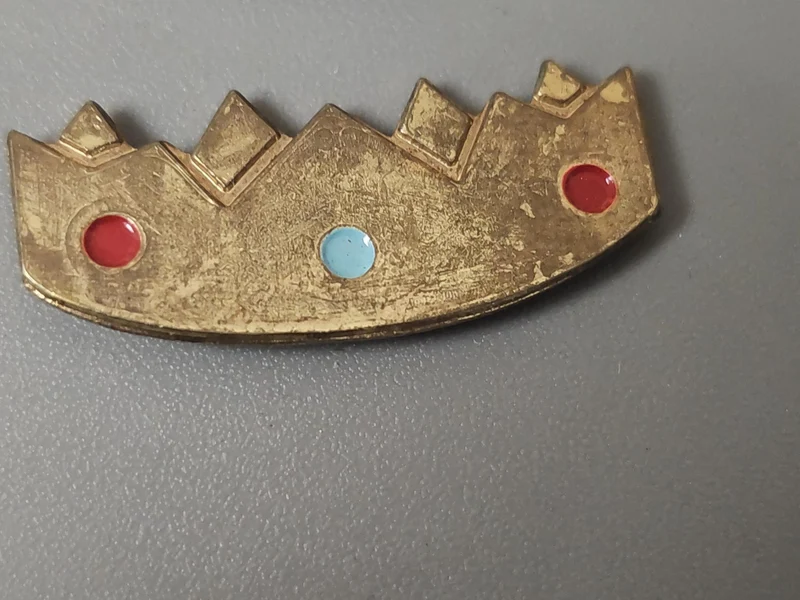 Pin's rétro ancien couronne, badge vintage collection, accessoire décoration