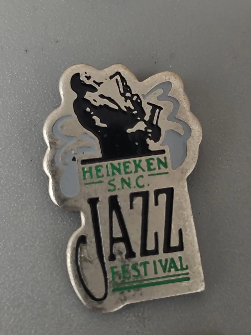 Pin's ancien jazz rétro, badge collection musique, accessoire vintage original