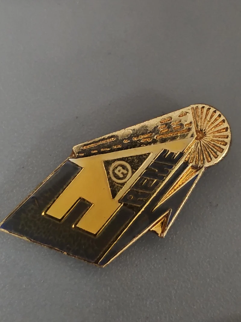 Pin's vintage ancien rétro pour collectionneur badge épingle décoratif original