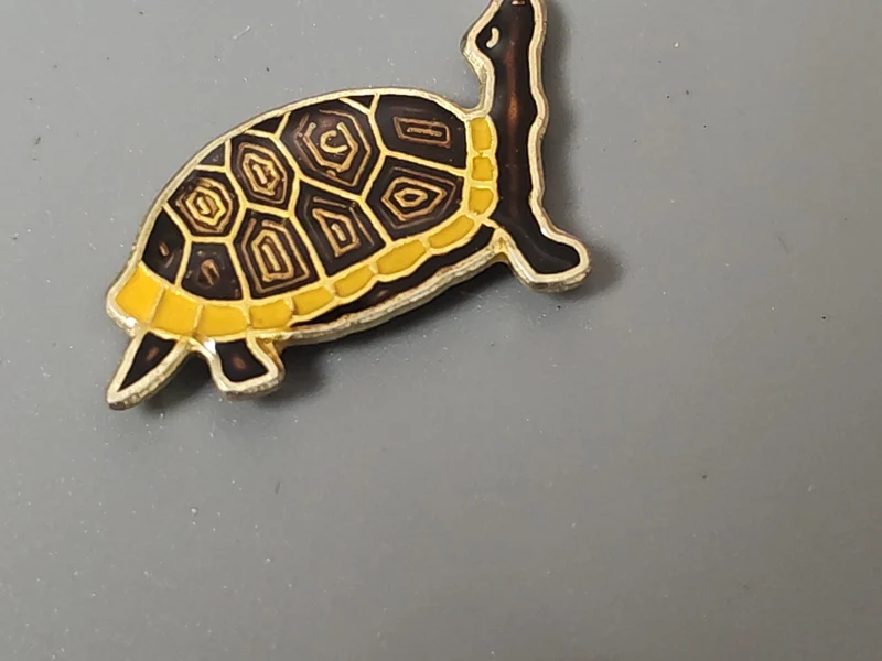 Pin's ancien tortue, badge rétro collection, accessoire vintage animalier rare