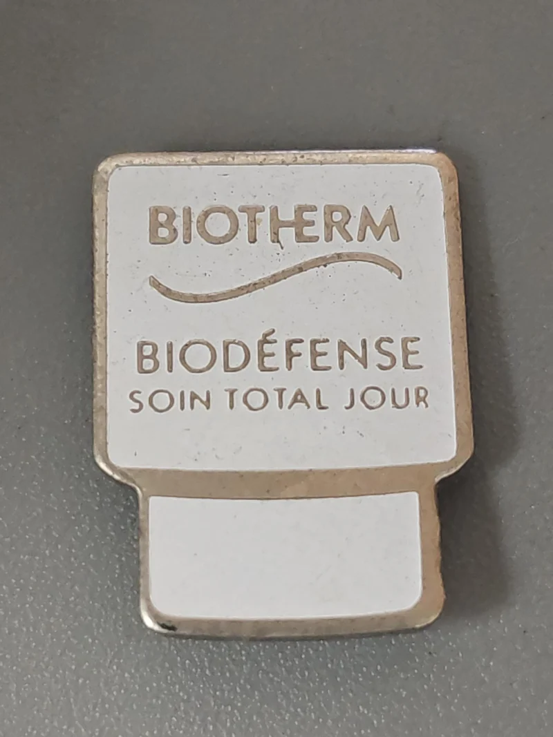 Pin's vintage Biotherm ancien, badge rétro publicitaire collection années 90