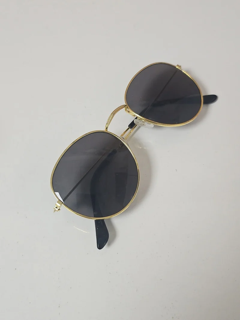 Paire de lunettes unisexes GÉNÉRIQUE monture sobre accessoire optique occasion